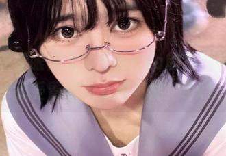在线捕捉眼酱大魔王wnya的写真瞬间，感受青春的无限可能！.txt