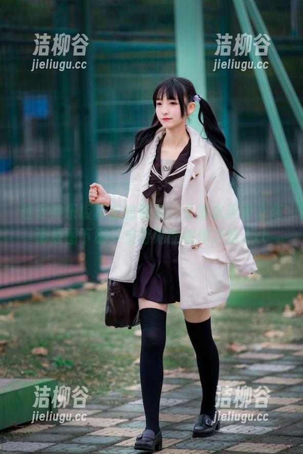 感受神乐坂真东的魅力，《清水芙蓉》高清原图下载，支持她的创作之路.txt