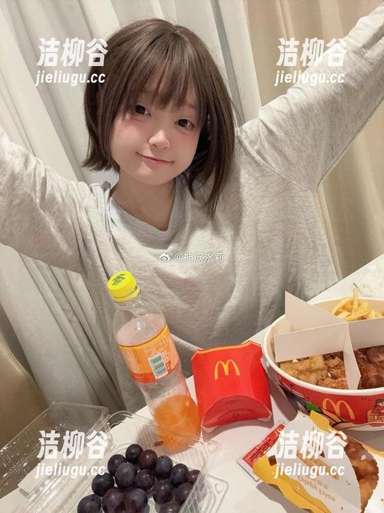 神沢永莉的职场诱惑：职业装惊艳合集与不容错过的分享.txt