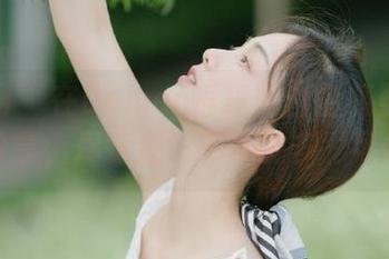 秀人网 - 在Demon瑶瑶的白色视野中：原图分享，尽览摄影艺术的多彩可能.txt