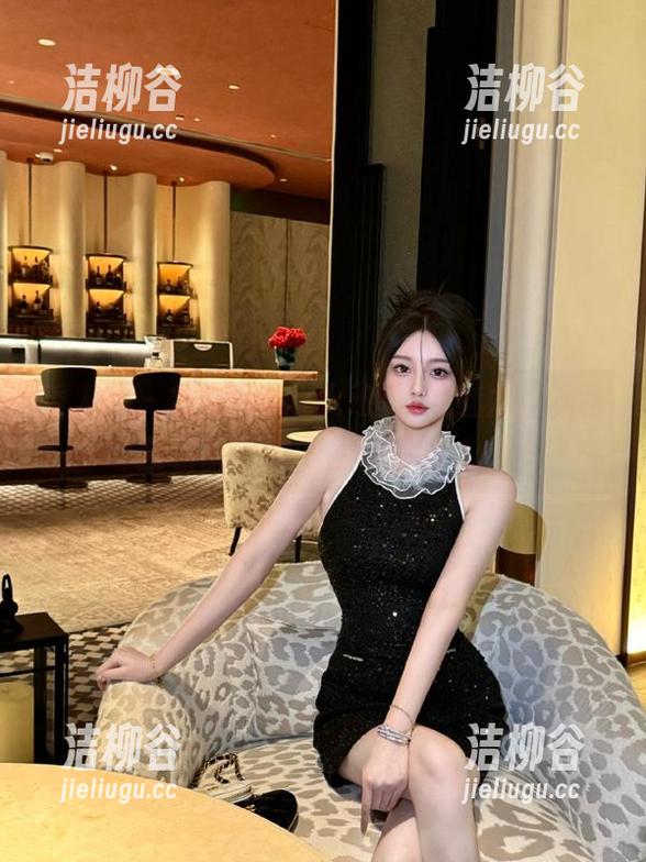 秀人网 - 贪恋Erikaki的丝袜魅力，精选图包展示她的独特风格.txt