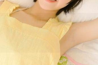 秀人网 - FoxYini孟狐狸全新比基尼写真原图：感受她独特魅力，让你沉醉在夏天的海滩之中！.txt