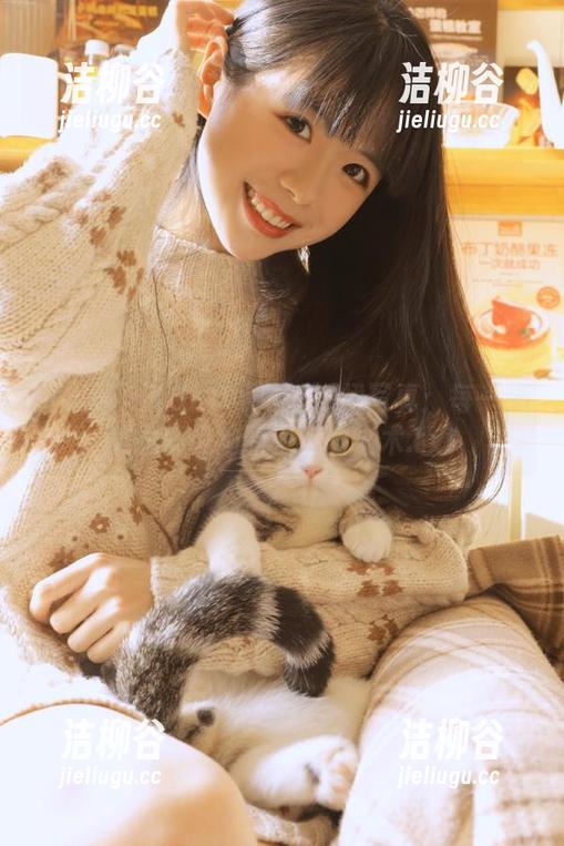 秀人网 - KOKO可可的短裙写真：每一张美图都是绚丽壁纸的艺术.txt