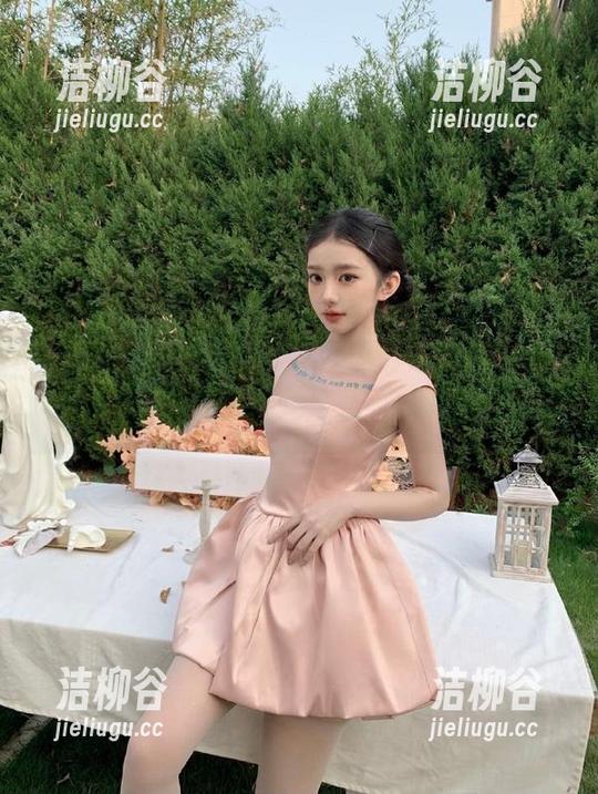 秀人网 - M梦baby姐姐的视觉盛宴：不可错过的精选原图合集.txt