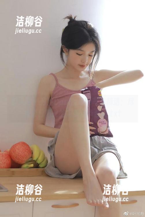 秀人网 - 丹妮Danny泳池写真精选：尽揽夏日阳光的完美精华合集.txt