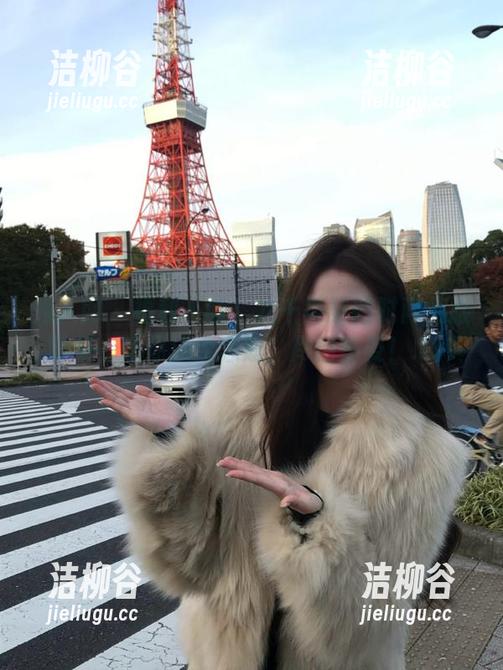 秀人网 - 福利不断！九千柒柒的时尚礼服图集，让你流连忘返，尽情享受！.txt