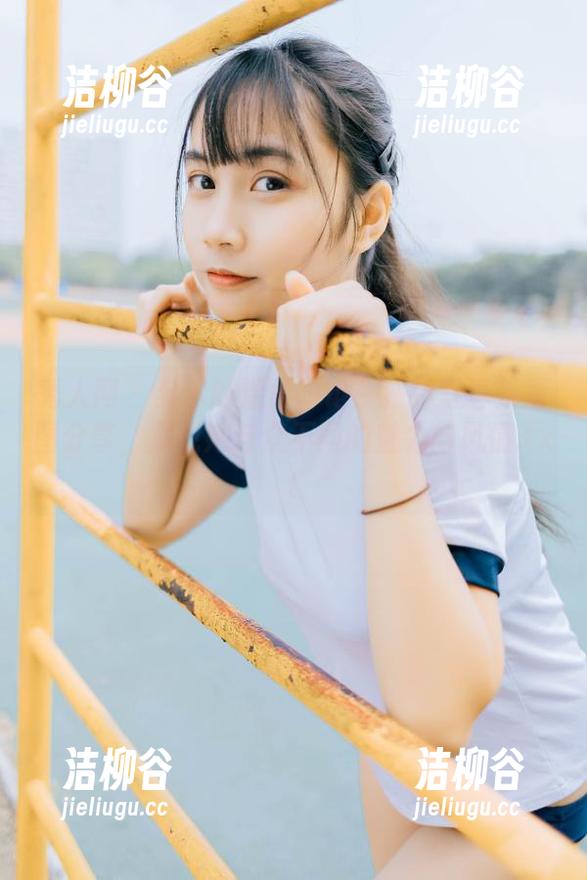 秀人网 - 允尔的温柔印记：独特写真集原图分享，展现她与众不同的魅力与风情.txt