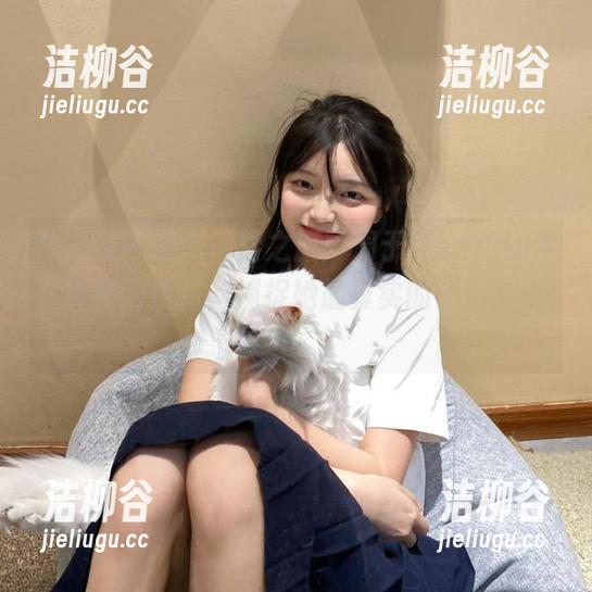 秀人网 - 时尚探索之旅：周于希sandy牛仔裤原图更新，捕捉她最真实的一面！.txt