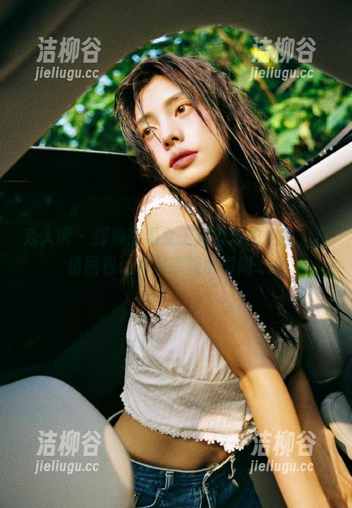 秀人网 - 探索高清女王周慕汐的优雅，超值图包让你尽享美丽瞬间.txt