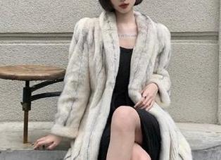 秀人网 - 连体衣里的夏诗诗Sally：从原图到图册，都是时尚与梦想的完美结合.txt