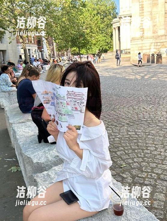 秀人网 - 在线查看大美媚京的美腿图片，仿佛身临其境，无法抗拒的魅力！.txt