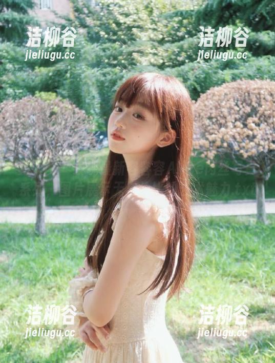 秀人网 - 发现最新容容容Alice肉丝写真系列，图片展示无与伦比的艺术魅力.txt