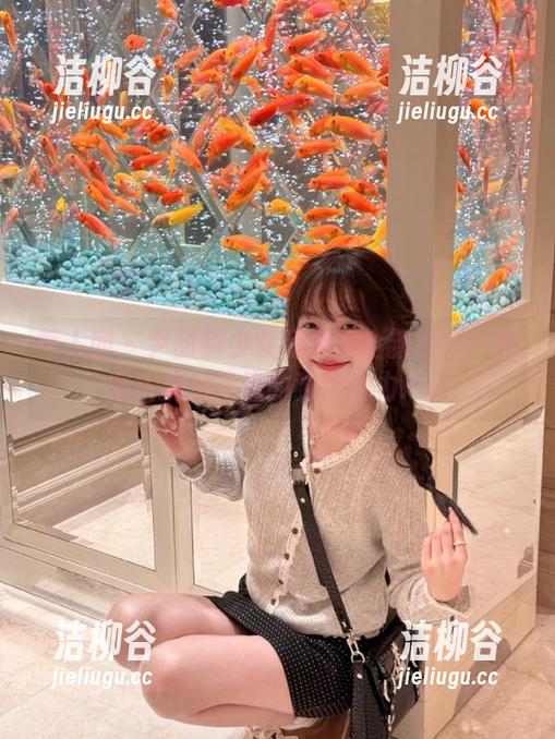 秀人网-尹甜甜 秀人网 - 尹甜甜少女写真集全新更新:用镜头捕捉青春的独特魅力.txt
