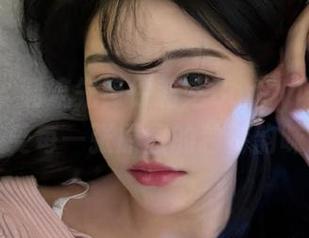 秀人网 - 潮流先锋徐莉芝Booty网袜写真：感受每一张原图的独特韵味.txt