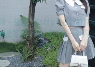 秀人网 - 徐莉芝Botty与白裙的浪漫邂逅：用精美写真图片记录下每一个感动瞬间.txt