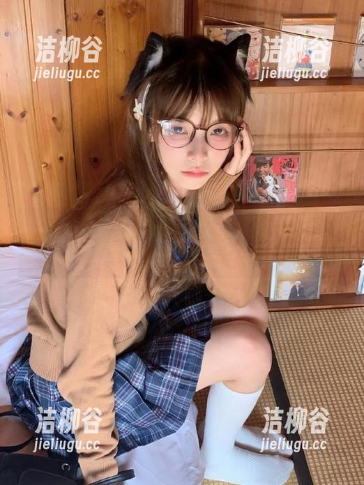 秀人网-李梓熙 秀人网 - 经典与时尚的结合,最新图库呈现李梓熙连衣裙的绝美瞬间.txt