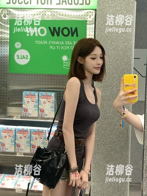 秀人网 - 属于你的艺术盛宴：林子遥最新黑白写真原图，捕捉timeless的瞬间.txt