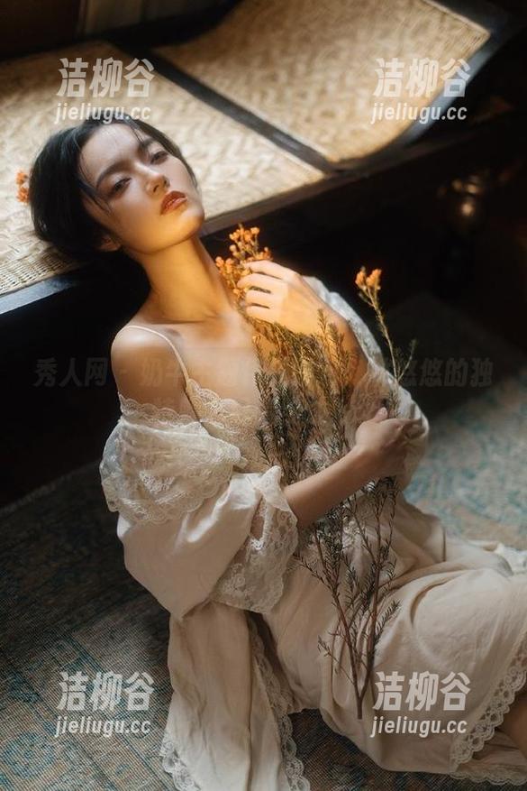 秀人网-林悠悠 秀人网 - 奶牛主题作品图包:林悠悠的独特魅力尽情绽放.txt