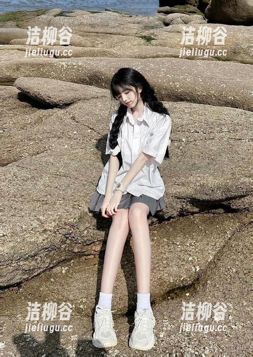 秀人网-水水姐 秀人网 - 随水水姐的镜头走进女孩的世界:写真集原图精彩纷呈!.txt