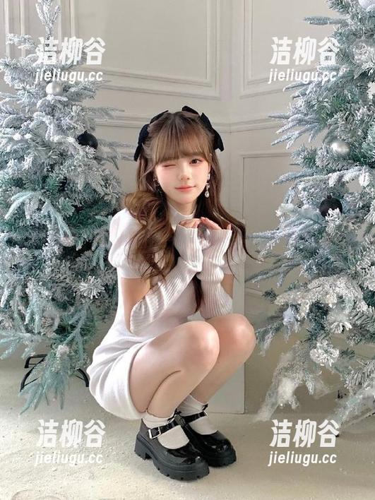 秀人网-汁汁 秀人网 - 高清写真作品:汁汁白裙下的清丽姿态,尽显灵动与活力.txt