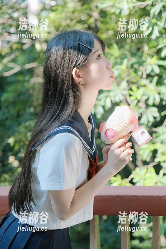 秀人网 - 江真真的长腿写真作品，完美捕捉了每一个瞬间，让你感受她的无限魅力！.txt