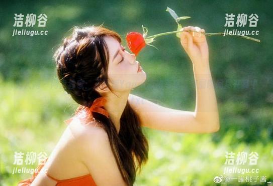 秀人网 - 网盘独家：王馨瑶Yanni旗袍写真，美丽瞬间尽在其中.txt