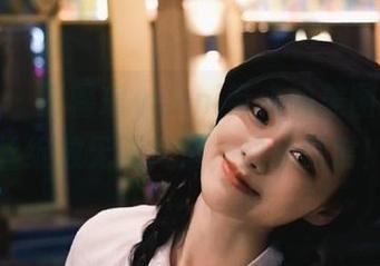 秀人网 - 王馨瑶yanni带来的美图更新，裤里丝绽放无限风情，快来欣赏！.txt