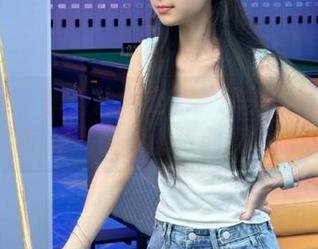 秀人网 - 旗袍艺术之旅：糯美子Mini定制作品的灵感与创意.txt