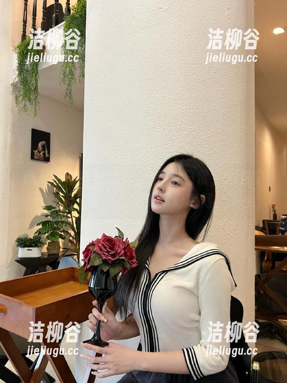 秀人网 - 揭秘糯美子Mini日常，图包中让你泪流满面的搞笑精彩瞬间！.txt