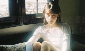 秀人网 - 梦回绯月樱-Cherry：蕾丝袜与镂空内衣高清图库一览无遗！.txt