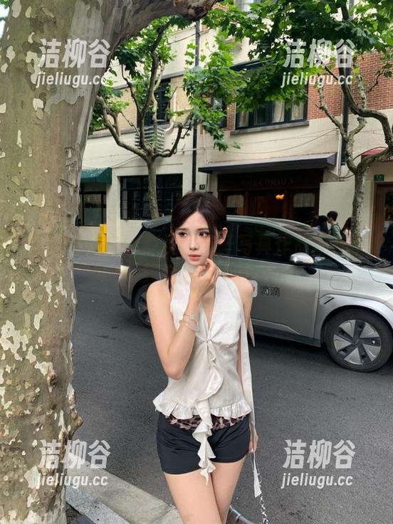 秀人网-艺轩 秀人网 - 白色梦境:艺轩写真作品网盘下载全攻略.txt