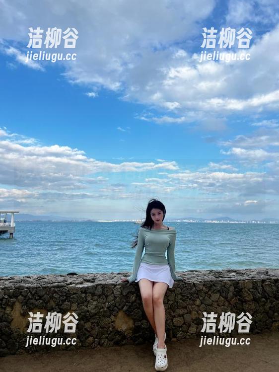 秀人网-芭比KIKI 秀人网 - 领略全套芭比KIKI写真中新颖的套装设计,开启你的时尚之旅!.txt