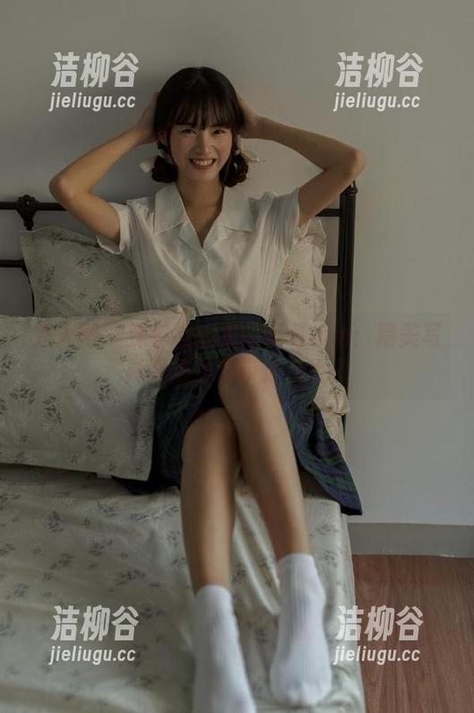 秀人网 - 探秘校园里的草莓mm：精美写真图集资源带你飞.txt