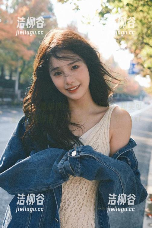 秀人网 - 萌琪琪Irene棉袜写真，甜美可爱的原图作品，一起感受少女心吧！.txt