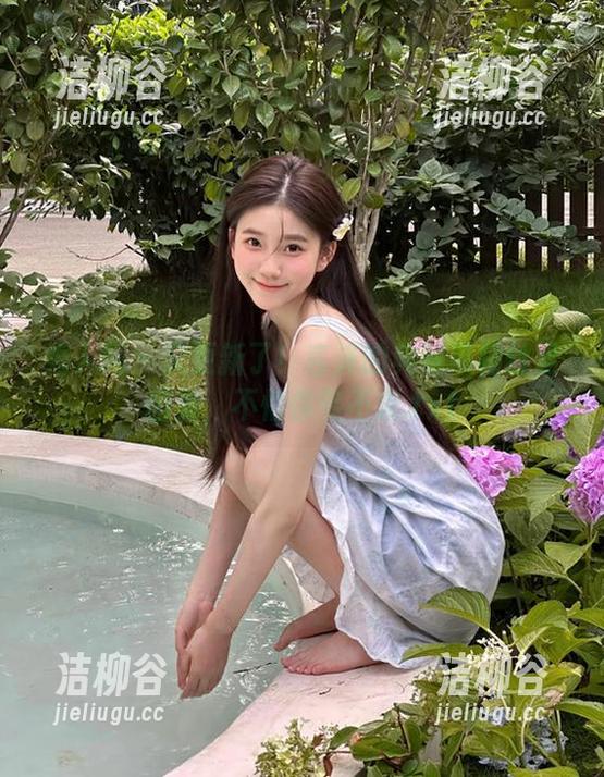 秀人网 - 又更新了！言沫的典雅吊裙丝足图集，不怕你笑不来.txt