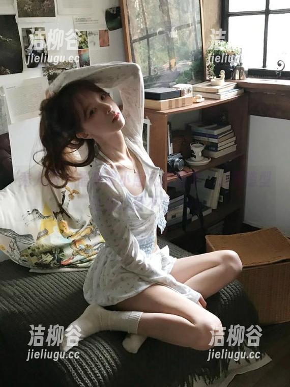 秀人网 - 最新谢小蒽礼服图集，超美造型让你过目不忘.txt