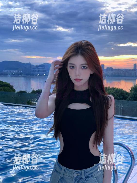 秀人网 - 沉醉在粉色幻想中：谢晚晚个人写真壁纸合集分享.txt