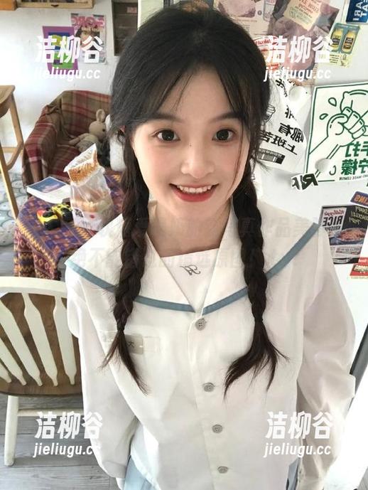 秀人网 - 软糖爱喝奶的新写真作品美脚，绝不能错过的精选原图！.txt