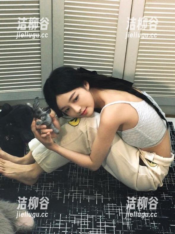 秀人网 - 在图库中探索阿乖Kiddo的套装世界，随时感受时尚资源的魅力.txt