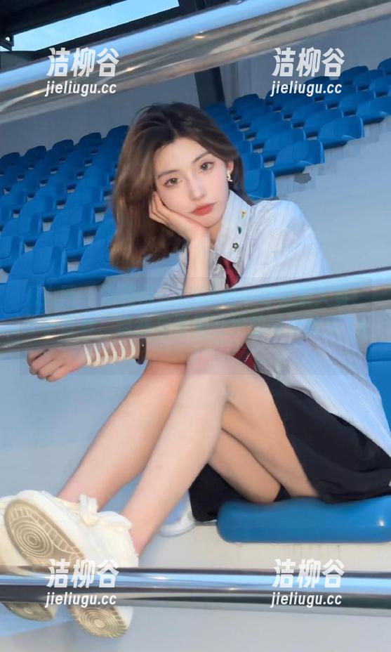 秀人网-陈雅漫VICKY 秀人网 - 陈雅漫VICKY奶牛写真集大赏:分享青春、自然与童趣交织的唯美故事.txt