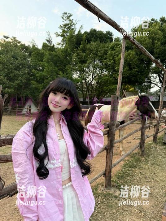 秀人网 - 轻奢之选：“龙女sunny白色”图集资源，带你走进梦幻般的世界.txt