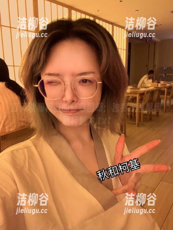 秋和柯基 打开秋和柯基的红色图册:独特原图展现别样魅力.txt