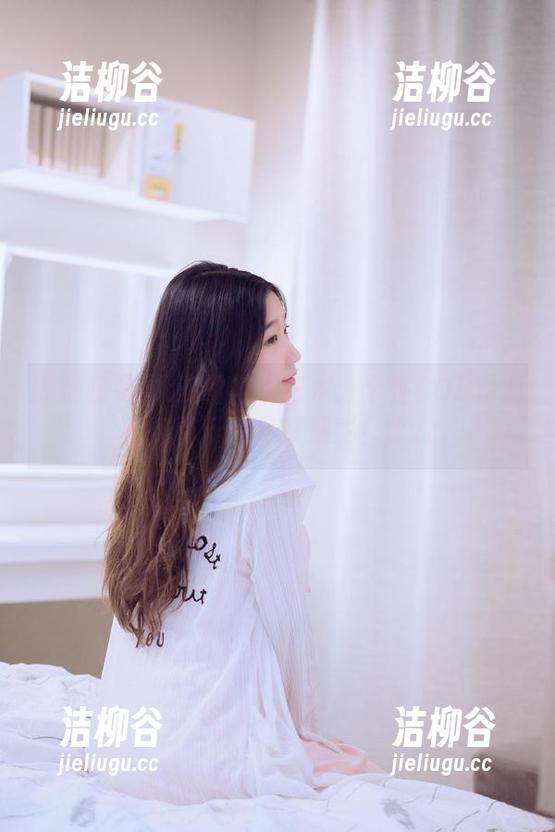 拥抱穆零Mu0的内衣艺术：个性COS写真，免费下载尽享精彩！.txt