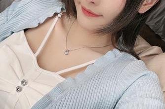 糖果果Candy的私拍人生：灰色卫衣集合了我的故事与梦境.txt