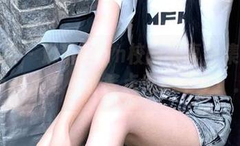 糖果画报 - 琳琳ailin校园写真合集：资源一抓一大把，可笑点也真不少！.txt
