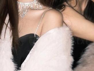 紧急企划 - 超萌小婕裸足写真资源，全部免费，等你来下载哦.txt