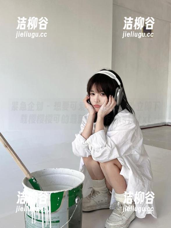 紧急企划 - 想要可爱无敌的美图？立即下载樱樱樱可的最新摄影作品吧！.txt