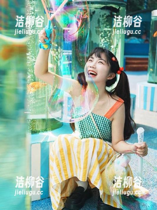 纳丝摄影 - 张玲玲时尚连体衣图集：一场视觉盛宴的写真作品展示.txt