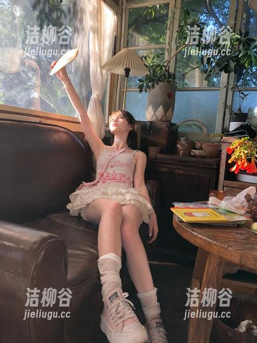 绮梦摄影 - 无圣光小艺水手服：让你感受自然之美的动人图片合集.txt