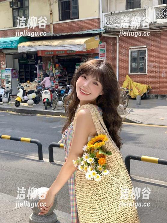 网红馆 - 与杨晨晨sugar女孩一起，定制属于你的独特写真体验.txt
